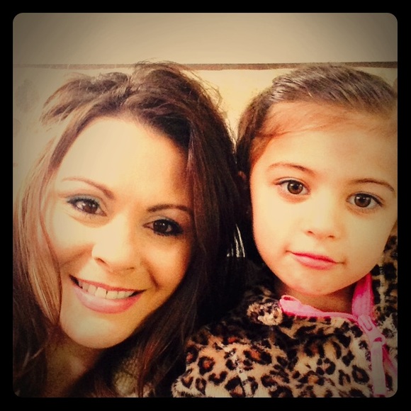 Meet your Posher, Laurie - Picture 1 of 7